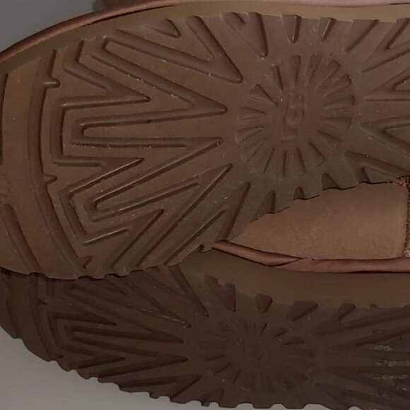 BNIB UGG size 7 bailey bow Satin - Champagne color - Picture 12 of 15